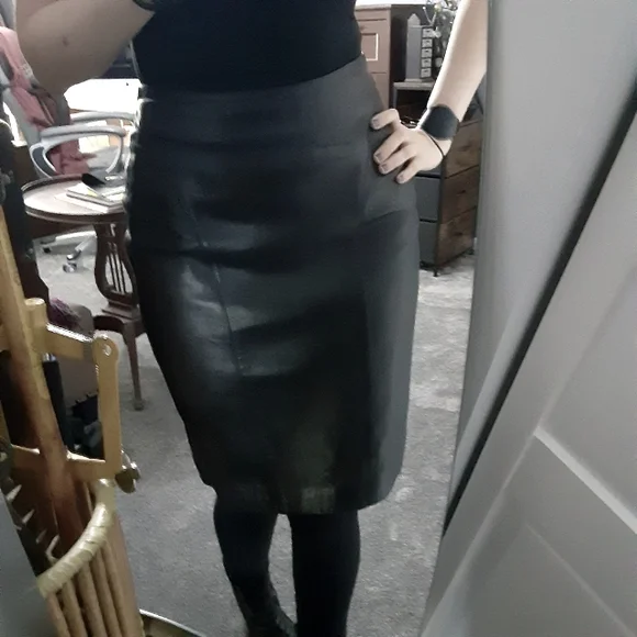 VTG Leather Pencil Skirt - Picture 7 of 9